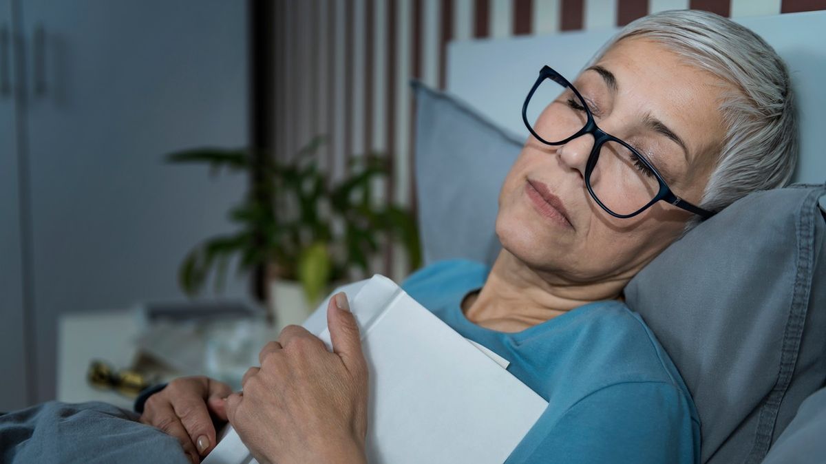 Jak dlouho by měli spát lidé starší 50 let, aby se vyhnuli chronickým chorobám